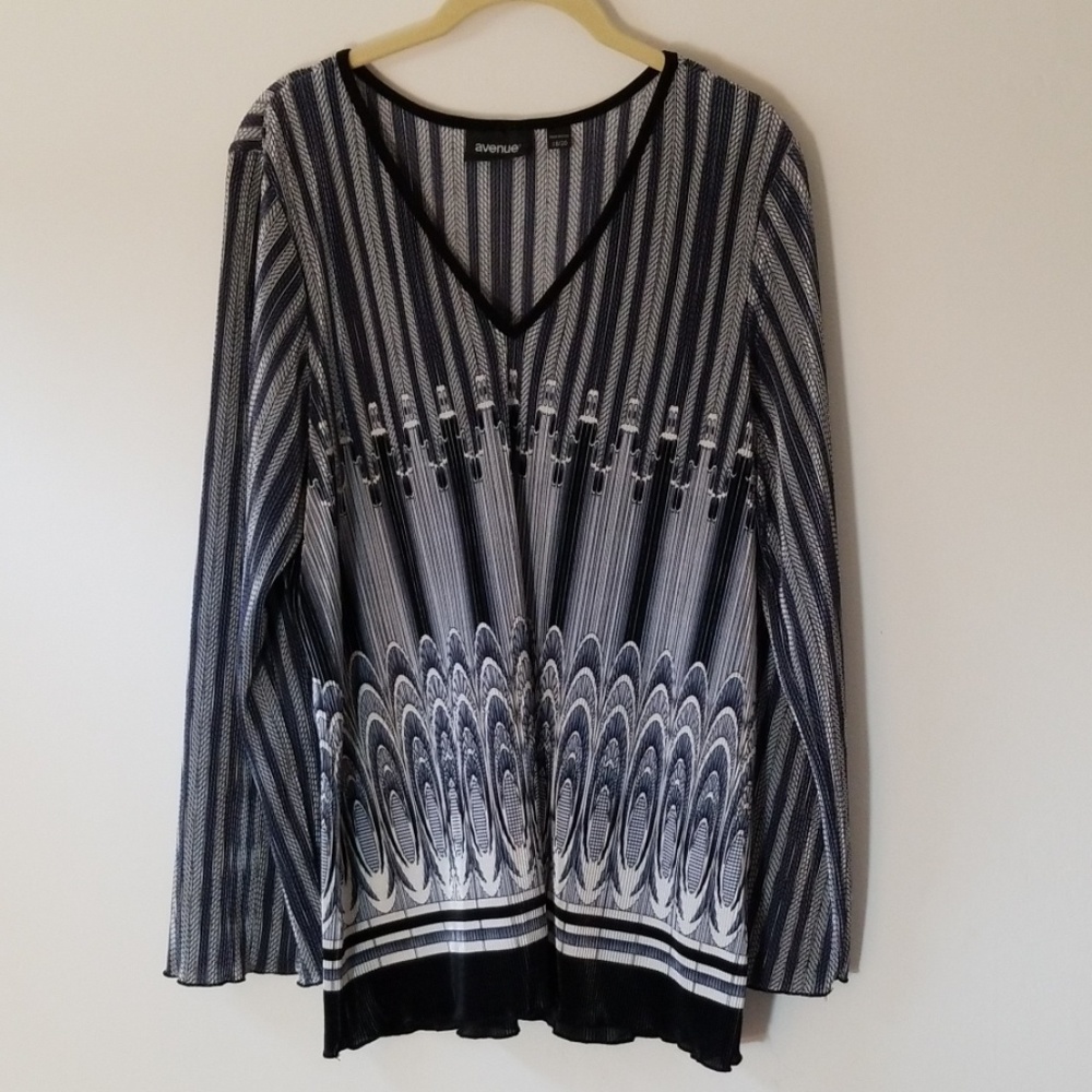 Art Deco Designed Top